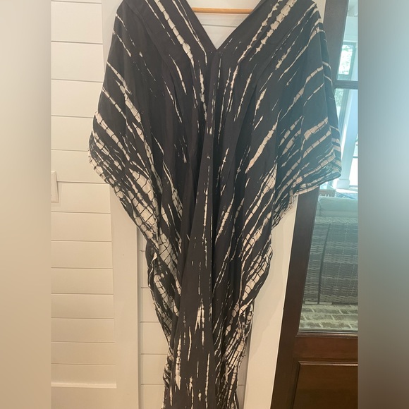 Mahisi black and white kaftan dress - Picture 6 of 6